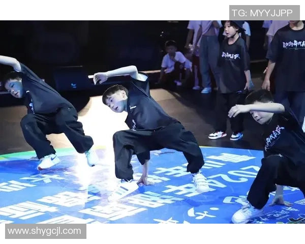 杭州街舞队在世界攀岩锦标赛中以60分领先其他队伍展现强劲实力 杭州街舞队在世界攀岩锦标赛中以60分领先其他队伍展现强劲实力