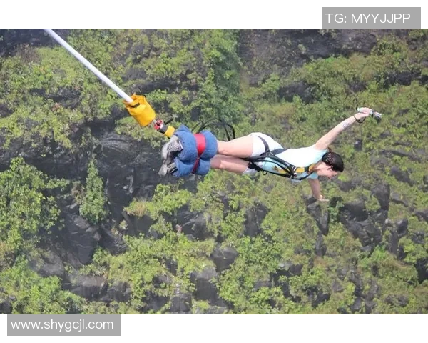 深圳极限运动队在世界攀岩锦标赛中以61分领先其他队伍展现强大实力