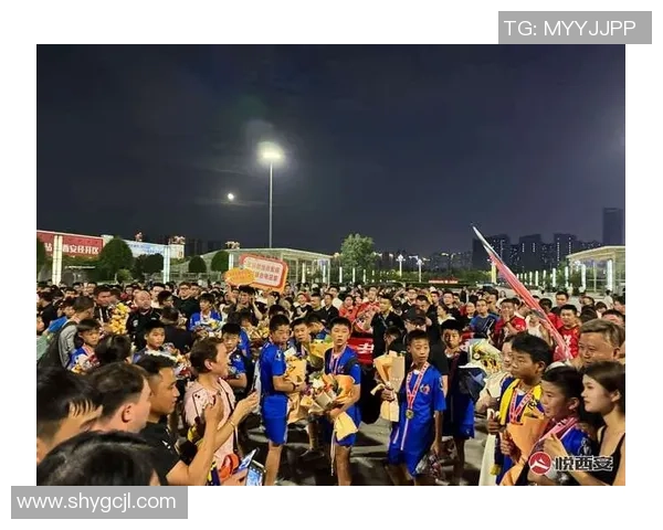 西安足球队的团队协作揭秘:如何在绿茵场上铸就辉煌荣耀 西安足球队的团队协作揭秘:如何在绿茵场上铸就辉煌荣耀